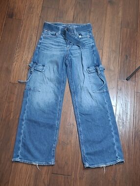 American Eagle Super High-Rise Baggy Wide Leg Belted Cargo Style Jeans Size 2